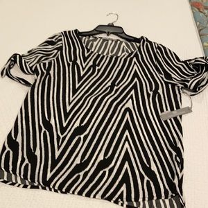 Tart silk short sleeve top with toe accent NWT